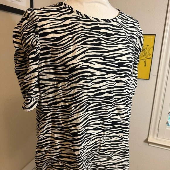 Loft Women's Short Puff Sleeve Top Zebra Print Blouse Crew Neck L - Picture 2 of 6